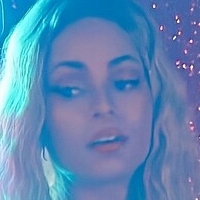 saramoni Nude